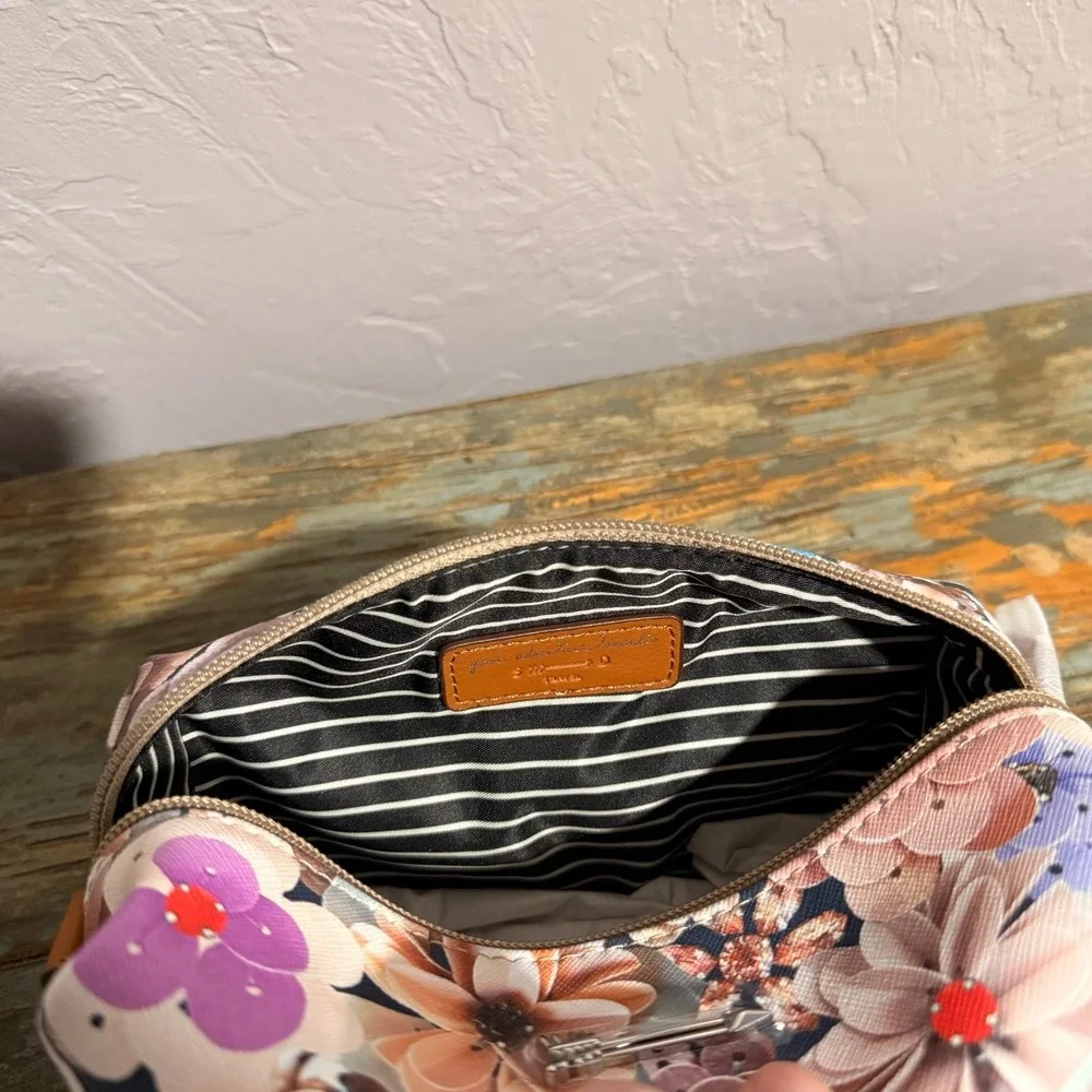 Stella‎ & Dot pouf photo floral